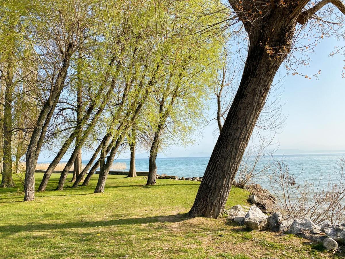 Jolly Apartments Сірміоне Екстер'єр фото
