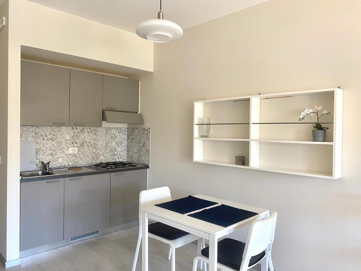 Jolly Apartments Сірміоне Екстер'єр фото
