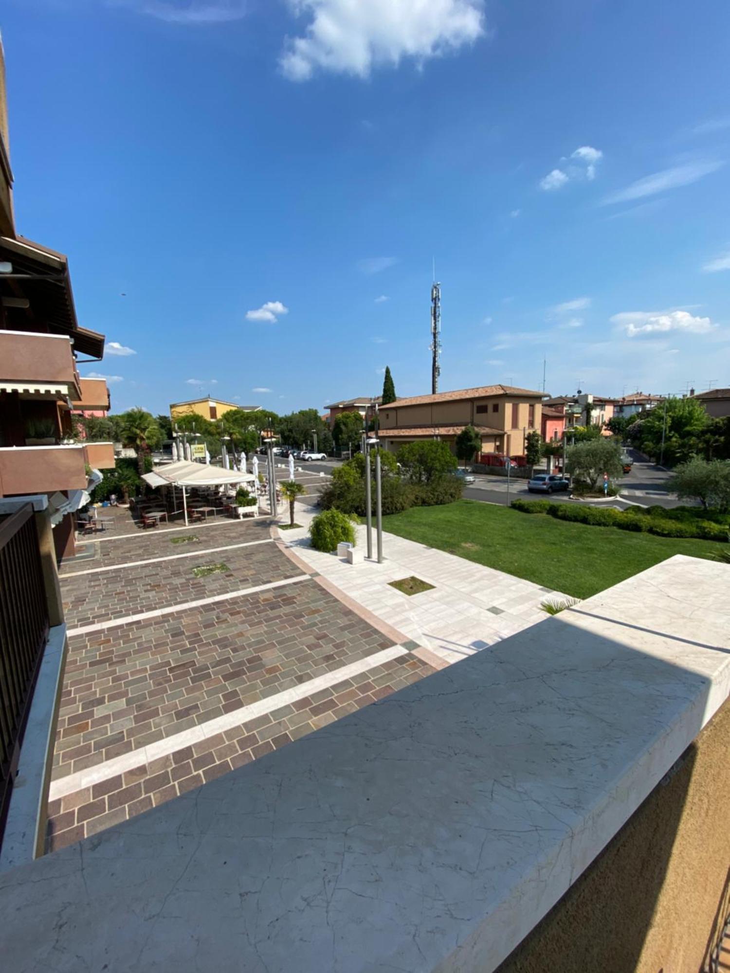 Jolly Apartments Сірміоне Номер фото